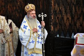 Biserica din Obrijeni a îmbrăcat veșmântul sfințirii: „Biserica este locul luminii, căci Hristos Lumină este”