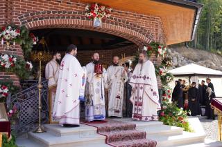 Binecuvântare arhierească cu prilejul hramului la Schitul „Sfântul Ioan Iacob Hozevitul” – Mestecăniș, Suceava