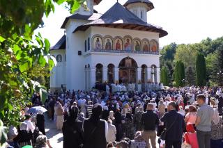 (Video) „Floarea duhovnicească a Moldovei”, cinstită la Mănăstirea Sihastria