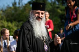 IPS Teofan către tineri: „Fiți liberi, entuziaști și bucuroși!”
