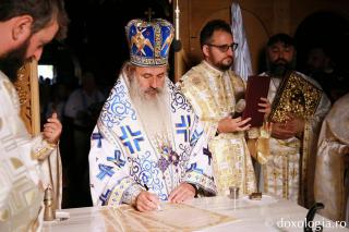 Biserica din comuna Broscăuți a fost sfințită. IPS Teofan: „Hristos să nu fie departe de noi!”