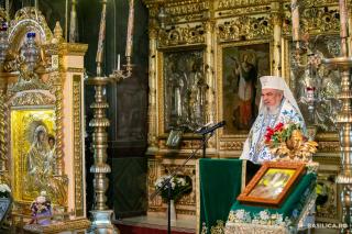 Patriarhul, despre orbii recunoscători care nu s-au putut abține și au vestit minunea: „Sunt dascăli pentru noi”