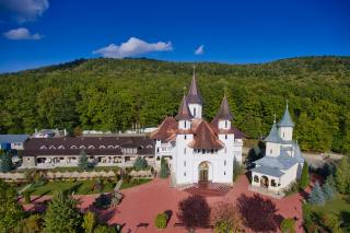 Liturghie arhierească la Mănăstirea Tisa Silvestri