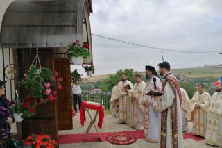 Pictura bisericii din Parohia Dănceni, Protoieria Sascut, a fost sfinţită