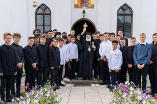 Binecuvântare arhierească la început de an şcolar, la Roman