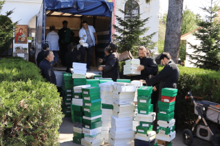 900 de persoane au primit încălţăminte nouă datorită voluntarilor Catedralei Naţionale
