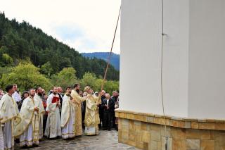 Credincioșii din Grințieș au, începând de astăzi, o nouă biserică