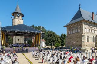 Concert de pricesne în Piaţa Turnului din Piatra Neamţ