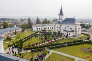 Catedrala Arhiepiscopală din Roman și-a serbat hramul