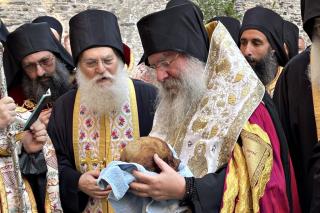 Deshumarea osemintelor starețului Iosif Vatopedinul
