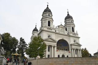 Sfânta Parascheva, înconjurată de dragostea pelerinilor