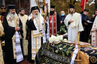 Ieroschimonahul Elefterie Păduraru a fost înhumat la Schitul Cărbuna: „Avem certitudinea că Dumnezeu l-a primit în rândul drepților”