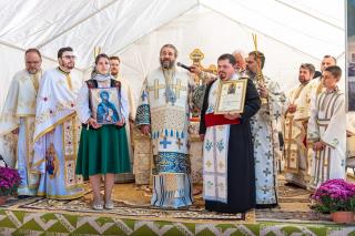 Liturghie săvârșită de arhiereu și sfințire de casă parohială, la Mogoșești Siret