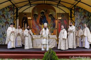 (Foto) Sfânta Liturghie în imagini – 13 octombrie la Catedrala Mitropolitană din Iași