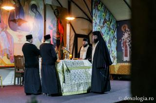 (Foto) Priveghere în cinstea Sfântului Apostol Andrei, la Catedrala Mitropolitană din Iași