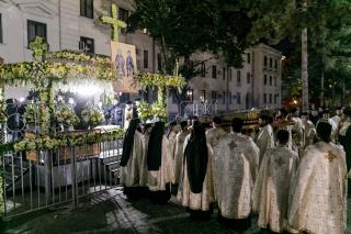 (Video) Moaștele Sfintei Parascheva, așezate în curtea Catedralei
