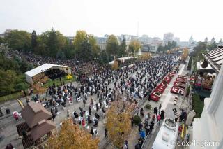 (Foto) Uniți în rugăciune, la Hramul Sfintei Cuvioase Parascheva – 2021