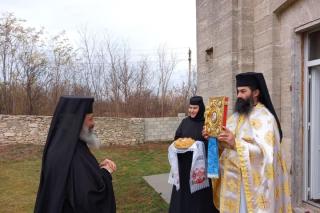 PS Antonie: „Sfinţii sunt făclii care ne luminează calea spre Dumnezeu”