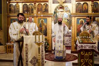 Liturghie arhierească la hramul Bisericii „Sfinții Arhangheli Mihail și Gavriil” din Gura-Humorului