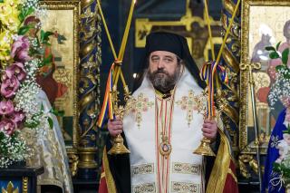 (Audio) „Orice suferință purtăm pentru Dumnezeu în sufletele noastre devine prilej de întărire duhovnicească” – PS Nichifor