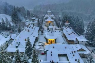 (Foto) Ninge ca-n povești la Mănăstirea Sihăstria