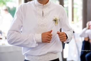 costum de nuntă
