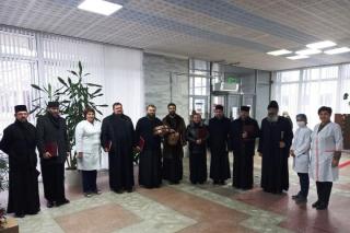 Medicii Spitalului Clinic din Bălți, colindați de Corul „Mitropolit Visarion Puiu”