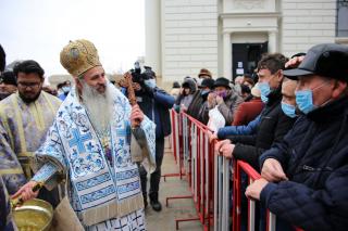 Sfânta Liturghie de Bobotează, săvârșită la patru altare diferite în incinta Ansamblului mitropolitan din Iași: „Prin Botez, am primit demnitatea de creștini”