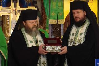 Catedrala Națională și Mănăstirea Pasărea au primit fragmente din moaștele Sfântului Cuvios Irodion de la Lainici
