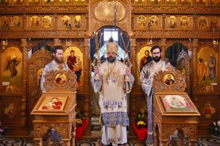 Slujbă arhierească la o biserică din cartierul ieșean Moara de vânt: „Dumnezeu, prezent în fiecare întâlnire cu omul de lângă noi”