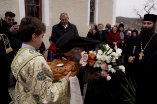 (Video) Liturghie Arhierească și sfințire de casă socială în parohia „Sfânta Mare Muceniță Varvara” din Șorogari