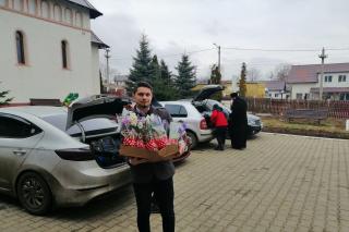 Elevii Seminarului Teologic „Sfântul Ioan Iacob” – Dorohoi au oferit daruri femeilor refugiate