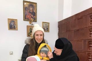 Rugăciune, compasiune și acțiune: Monahii și monahiile din Arhiepiscopia Iașilor, solidari cu refugiații din Ucraina