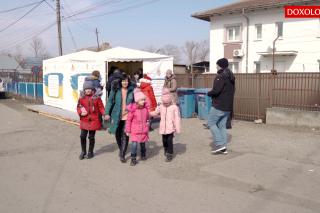 (Video) La vamă, grija pentru refugiați nu are hotare – oameni în sprijinul oamenilor