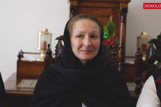 (Video) Irina Alianov, pictor bisericesc din Harkov: „Mă rog ca cei de acasă să rămână în viață!”