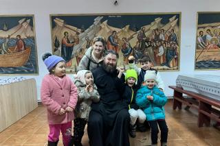 Parohia Dealu Mare – Dorohoi oferă cazare și masă pentru refugiați în Centrul Social-Pastoral „Sfântul Gheorghe”