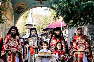 PS Nichifor, la Mănăstirea nemțeană „Înălțarea Sfintei Cruci”: „Scopul postului este slăbirea legăturii inimii noastre cu cele ale pământului”