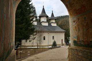 Bucuria Bunei Vestiri la Mănăstirea Durău: „Domnul S-a întrupat pentru ca omul să primească sălaș în inima Împărăției Cerurilor”
