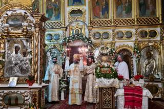 Părintele Episcop-vicar Nichifor Botoșăneanul, de Înviere la Piatra Neamț: „Vestim unii altora «Hristos a înviat» ca să pătrundă mai adânc în sufletul nostru”