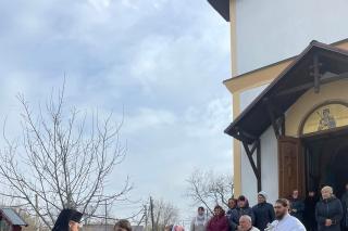 Binecuvântare arhierească în Parohia „Sfântul Dumitru” din satul Roşu - Cahul