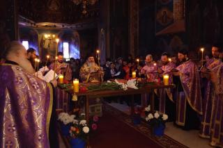 PS Ignatie, la slujba Prohodului: „În Hristos, Cel nevinovat, se identifică toți nevinovații și nedreptățiții lumii acesteia, care nu se pot apăra”