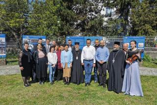 Pagini de istorie a Mănăstirii Neamț din cărți poștale și imagini vechi – expoziție inedită la Muzeul de Istorie și Etnografie Târgu Neamț