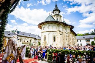 Mănăstirea Putna și-a serbat cu evlavie al doilea ctitor – Sfântul Ierarh Iacob Putneanul
