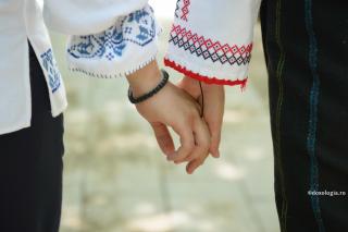 Purtând în doi povara suferinței, ea devine de două ori mai ușoară
