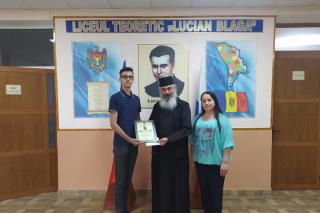 Diplome de apreciere pentru bursieri din partea Episcopiei de Bălți