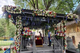 (Foto) Florile Sfântului Ioan cel Nou de la Suceava #HramSuceava2022