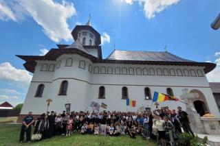 Credincioșii nemțeni merg în pelerinaj la hramul Mănăstirii Neamț