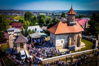 Veșmântul resfințirii pentru Biserica Mănăstirii „Sfântul Ilie” Șcheia, cu prilejul hramului