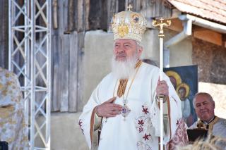 (Video) „Patima iubirii de avere te înstrăinează de Hristos” – IPS Andrei