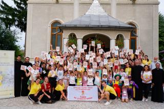 Gașca Zurli, alături de participanții la „Tabăra din pridvorul satului”